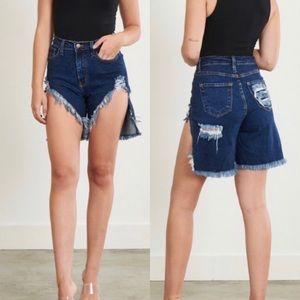 Bermuda Hi waist distressed denim shorts.